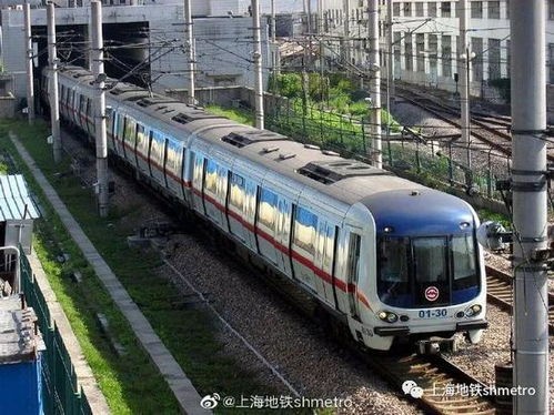 10号线末班车(今起,杭州部分地铁线路运营时间有调整)