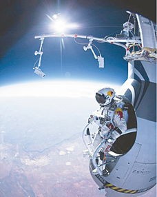 太空跳伞(如果从太空往地球跳伞,人还能安全着陆吗?有人做了实验)