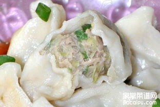 羊肉饺子馅的做法(这样调馅鲜嫩多汁无膻味,口感鲜嫩,香味浓郁)