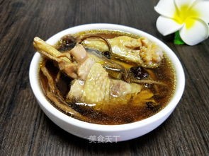 茶树菇炖鸡汤(鸡肉和茶树菇这样一起炖,鲜到骨子里)