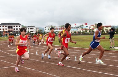 长跑技巧1000米标准(一千米的正确跑步方式及技巧)